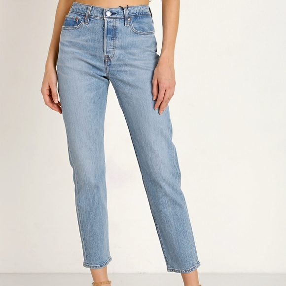 Levi's Wedgie Light Wash - Picture 3 of 5